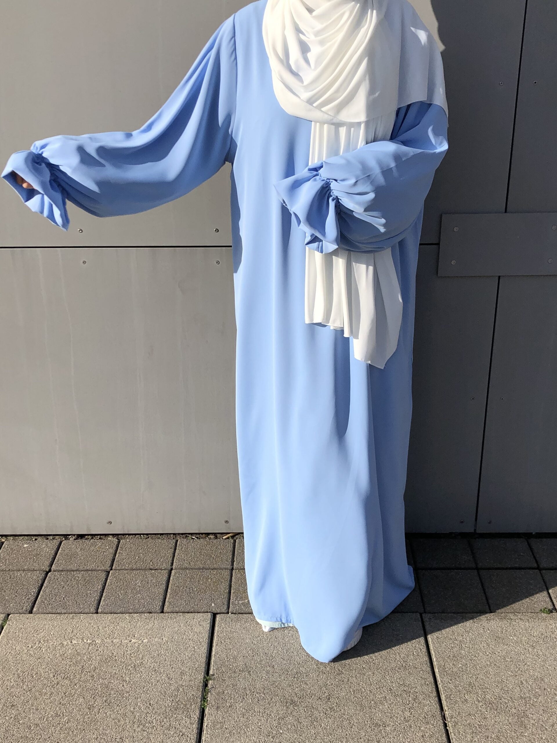 Abaya Elvira Hellblau